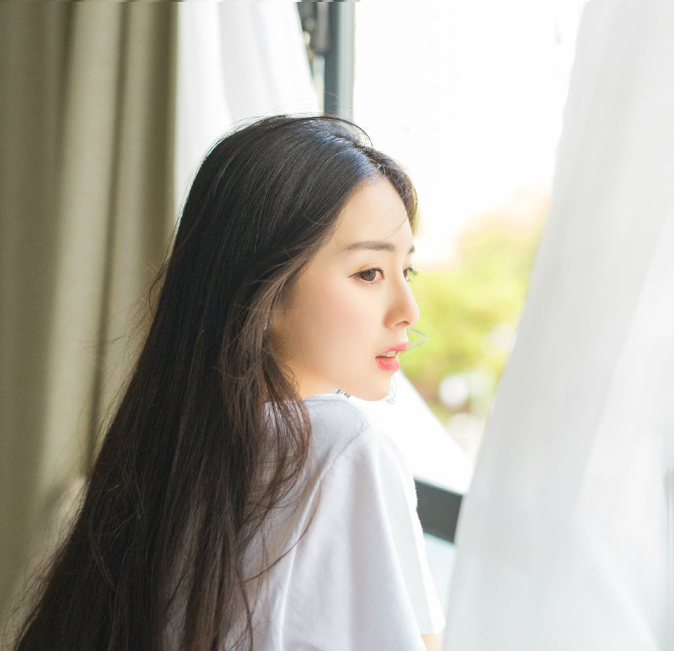 法正默默地摇了摇头，目光在这一群人身上逡巡着，蜀中世家，连刘璋都能把他们折腾的半死，竟然还敢贼心不死，真是不知死活！